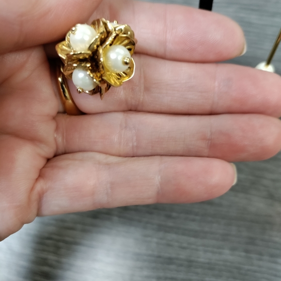 Henri Bendel Earrings - Picture 3 of 5